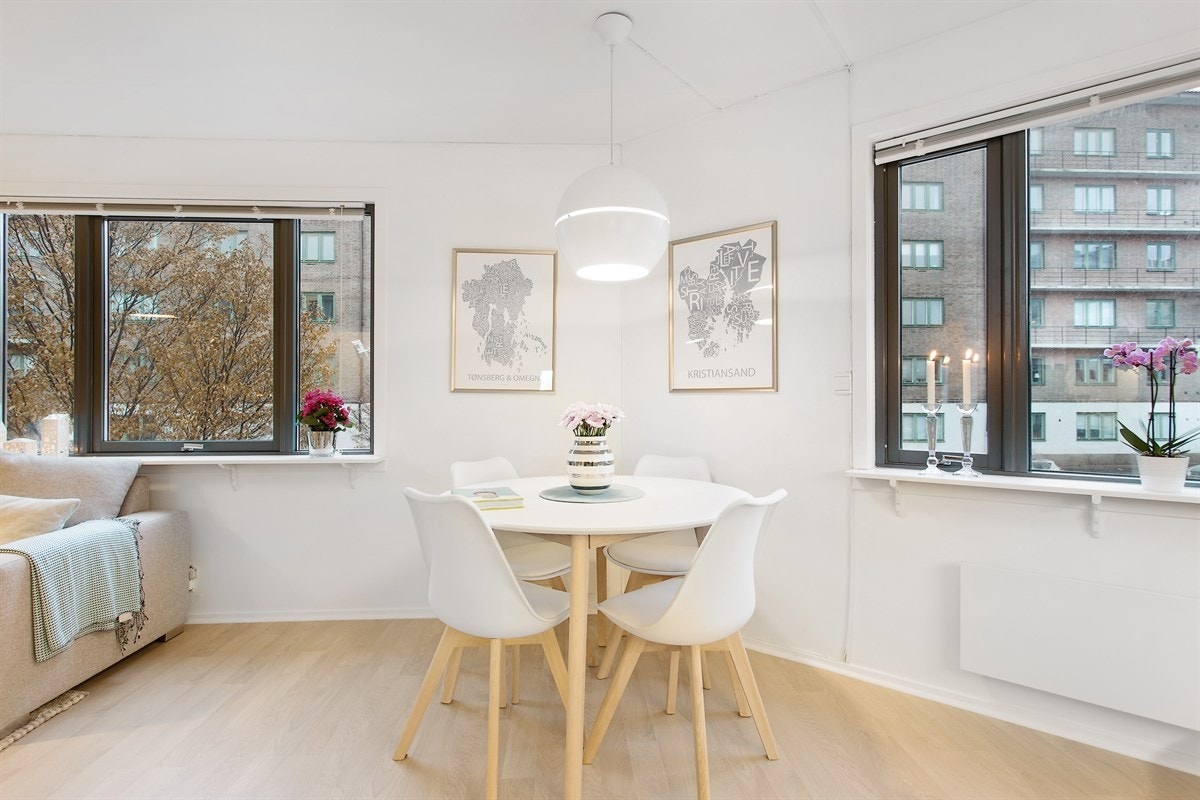 Her er det satt inn et rundt bord med plass til 4 personer. Galleribilde