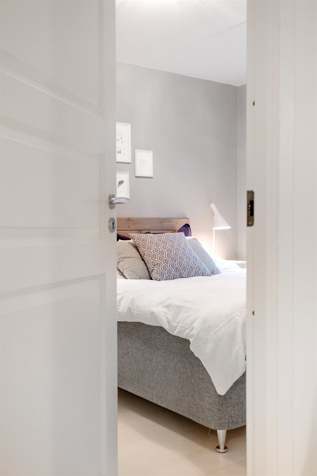 Her får du et separat soverom med plass til seng, nattbord og garderobe. Galleribilde