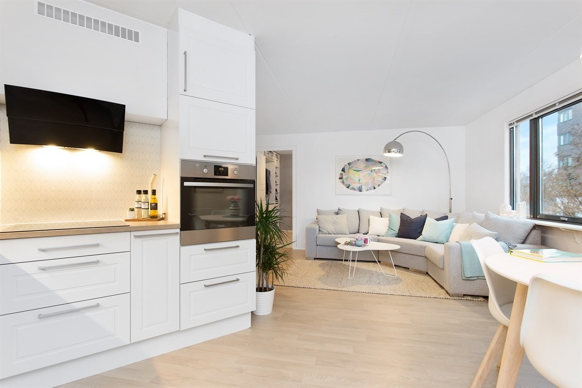 Over platetoppen er det montert en stilig avtrekksvifte. Galleribilde