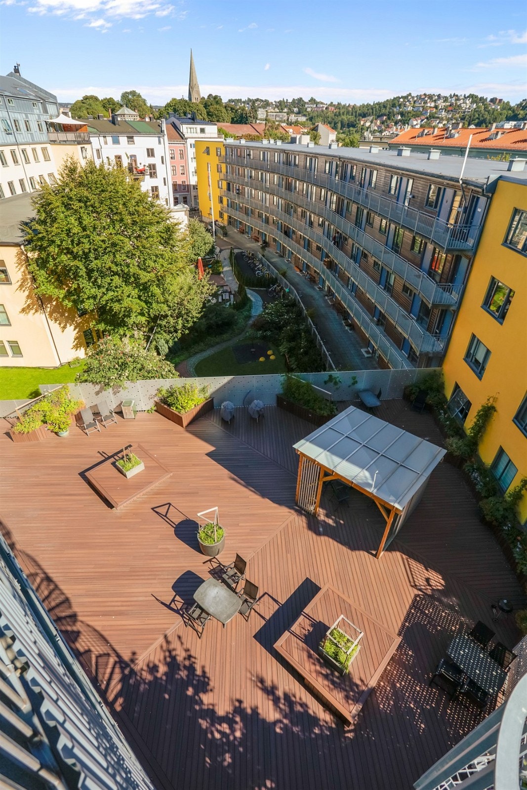 Takterrassen har du tilgang til via samme plan som leiligheten. Galleribilde