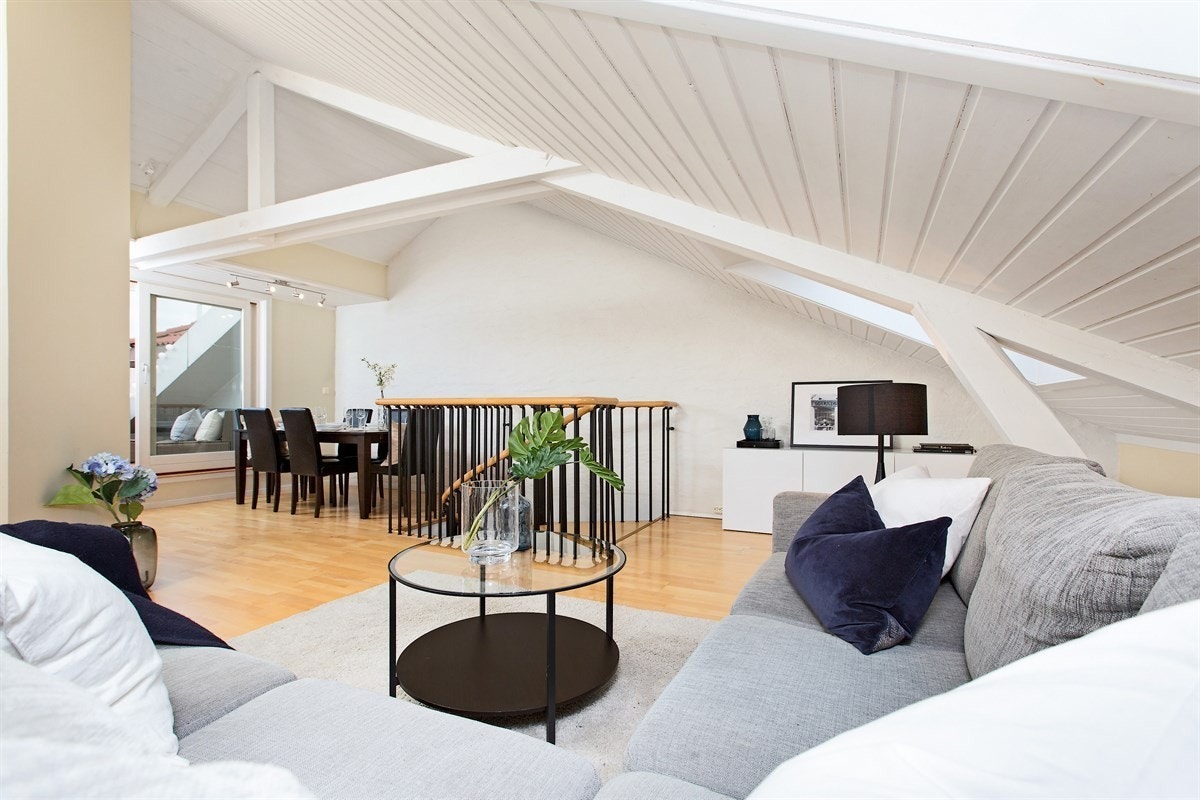 Gammel stue. Denne er nå nuyoppusset og arealet er mye bedre utnyttet Galleribilde