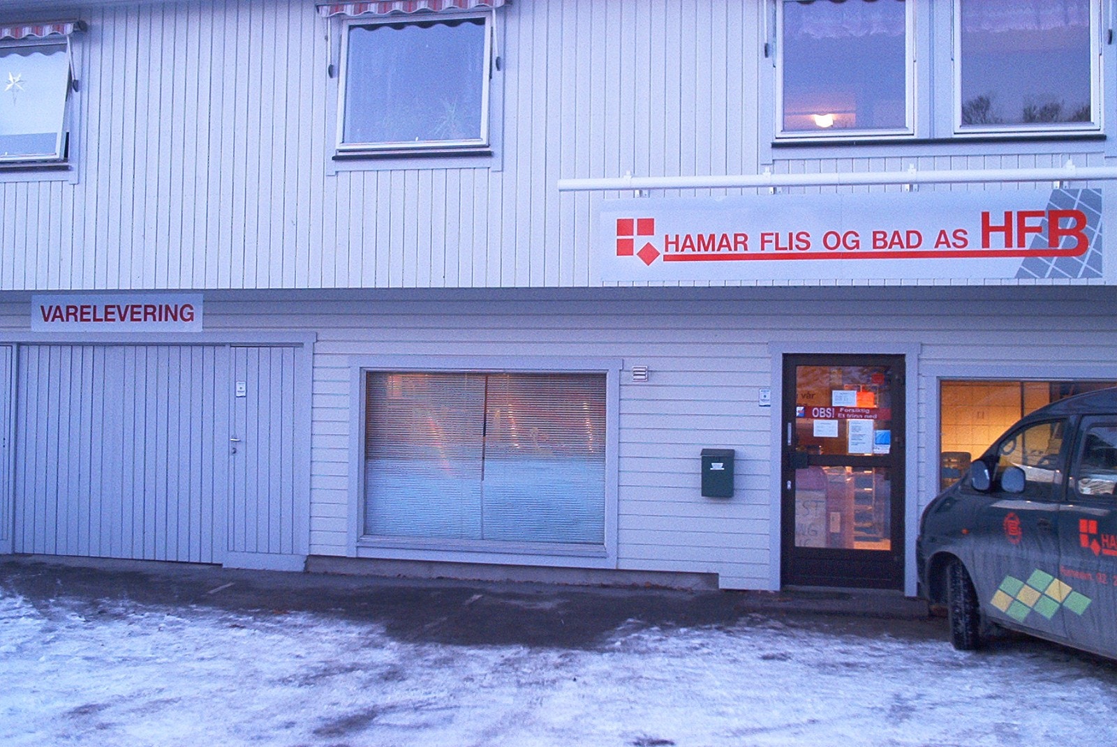 hybler over butikk Galleribilde