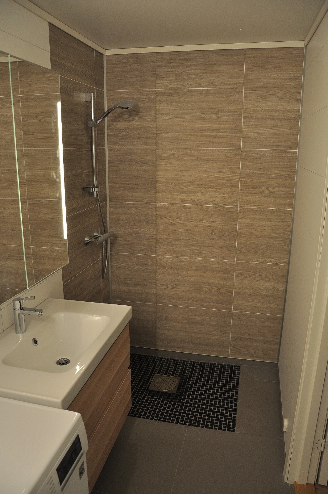 Bad - Dusjvegg skal innstalleres Galleribilde