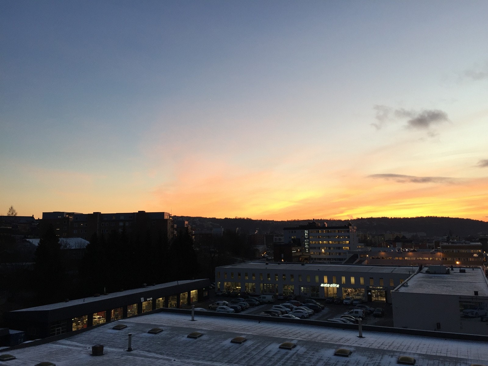 Kveldshimmel fra vinduer/balkong Galleribilde