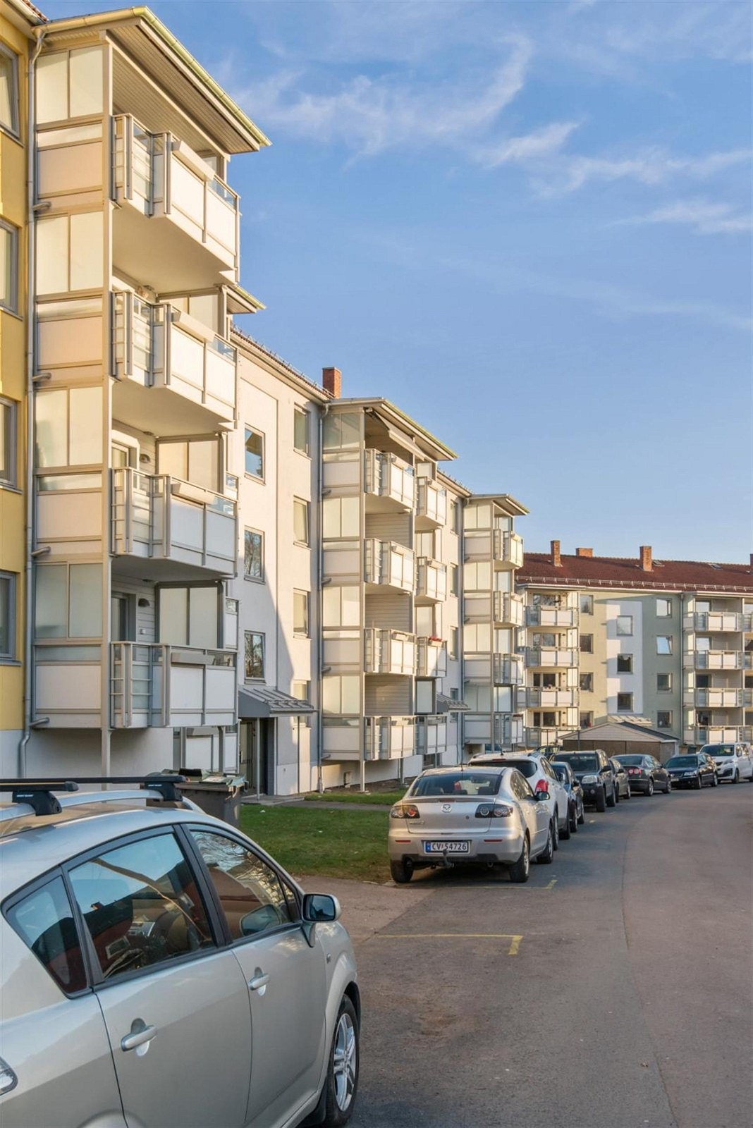 Boligen ligger i blindvei. Kort gangavstand til Rødtvet T-bane. Galleribilde