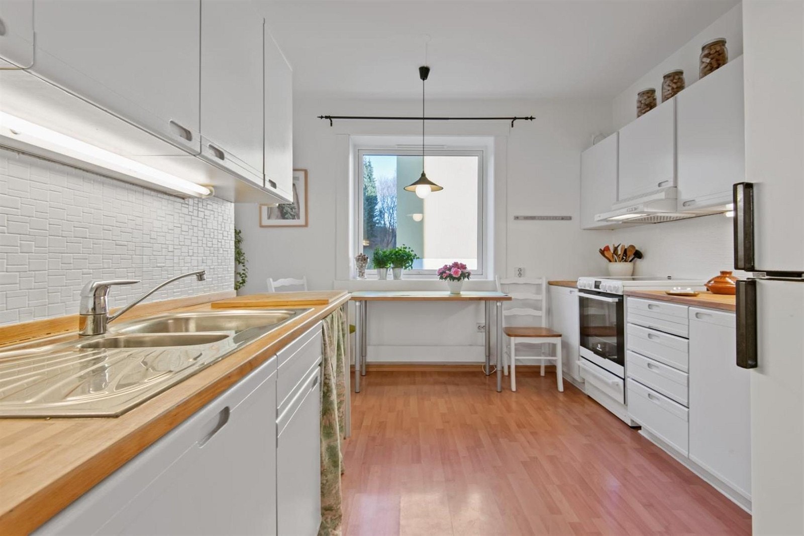 Godt med skap- og benkeplass! Galleribilde