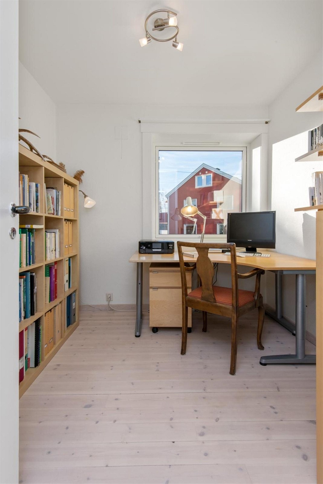 Soverom 2 fungerer godt som barnerom, kontor eller gjesterom. Galleribilde