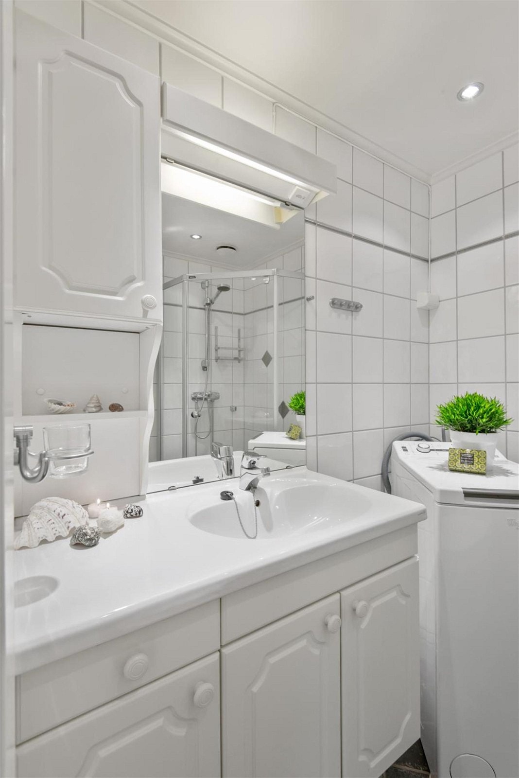 Badet er rehabilitert i regi av borettslaget 2003/04. Det ble lagt nye fliser og nye varmekabler på gulv ca. 2008. Galleribilde