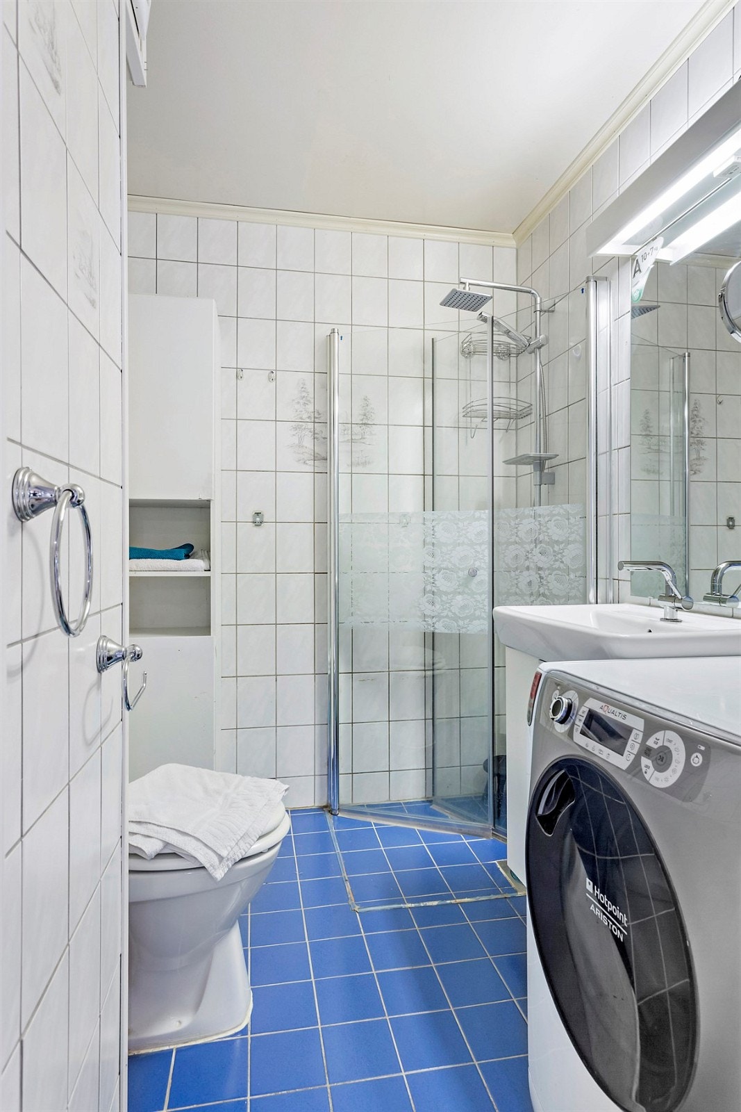 Bad med opplegg for vaskemaskin Galleribilde