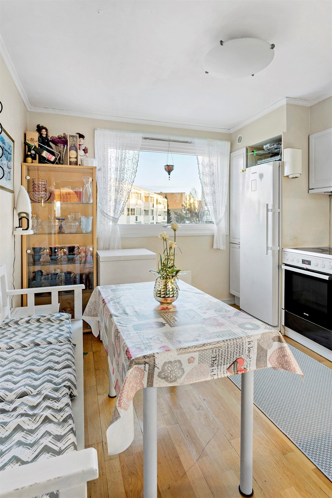 Kjøleskap, oppvaskmaskin og komfyr medfølger Galleribilde