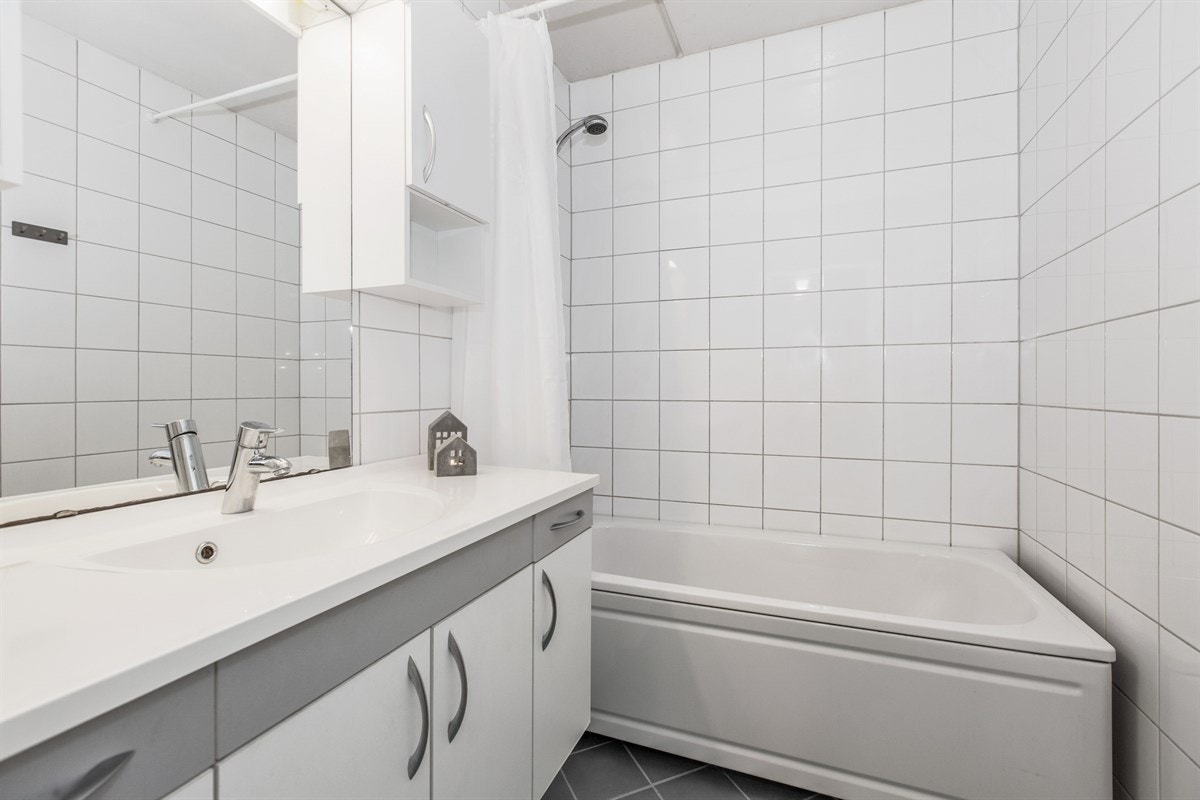 Bad | Flislagt bad med gulvvarme Galleribilde