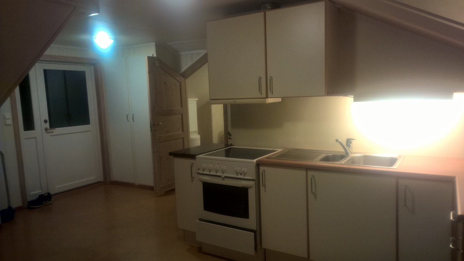 Kjøkken og inngangsparti Galleribilde