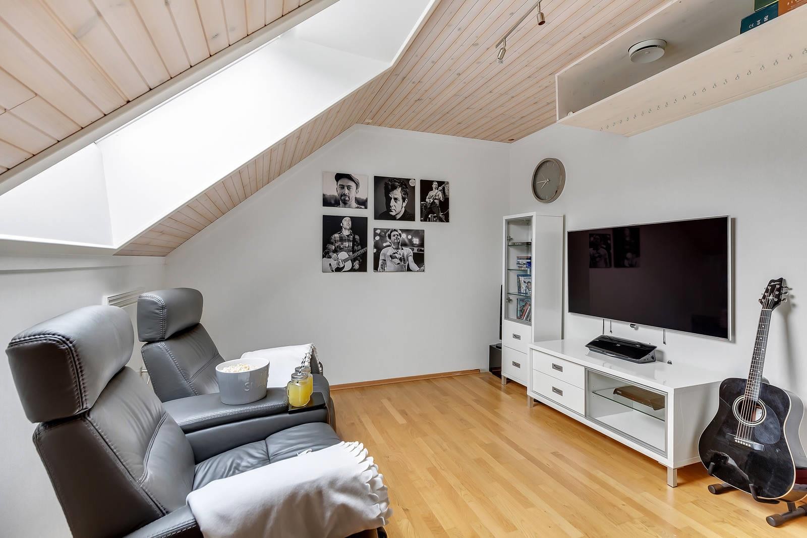Soverom i boligens 2.etg. Rommet er på 12 kvm. Galleribilde