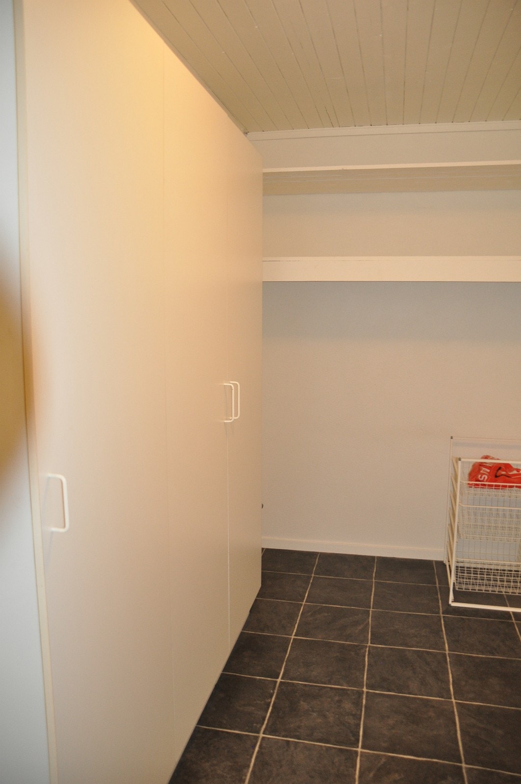 Stor bod med oppbevarings muligheter. Galleribilde