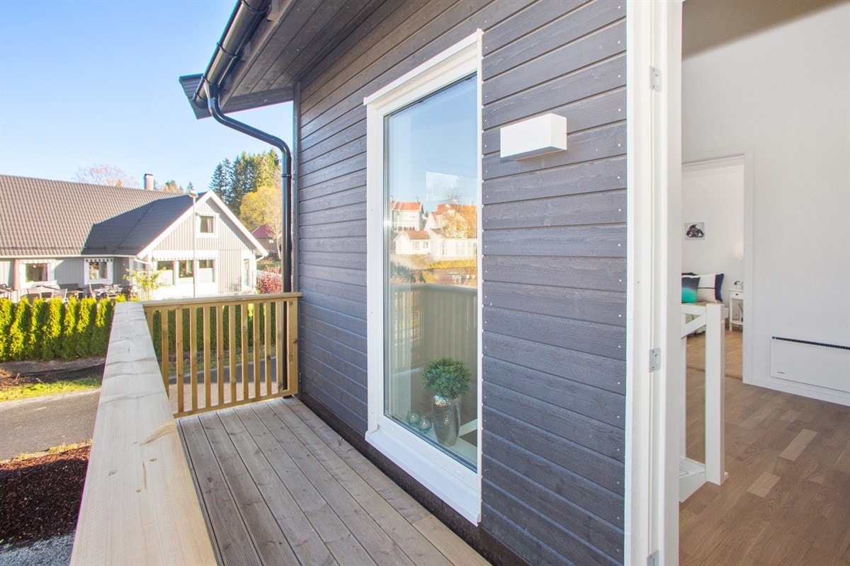 Utgang fra loftstue til balkong Galleribilde
