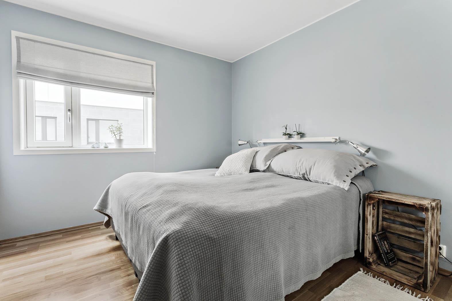 Romslig hovedsoverom med god plass til dobbeltseng. Galleribilde