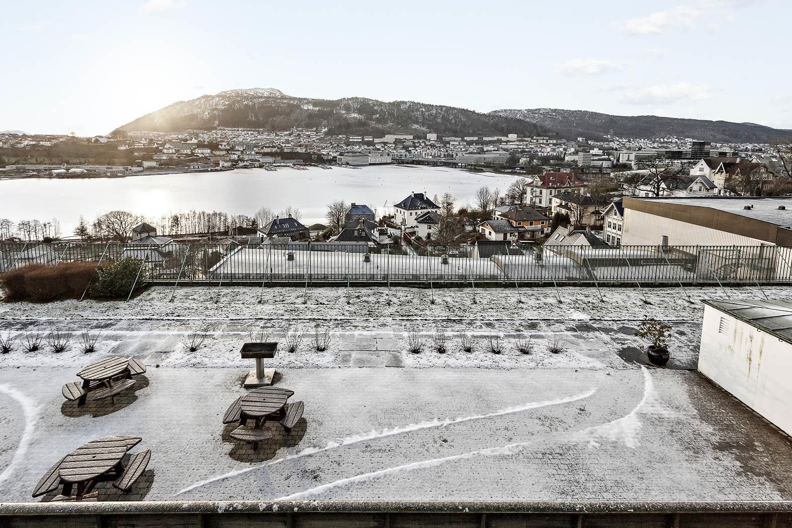 Felles takterrasse for borettslaget - nyt utsikten. Galleribilde