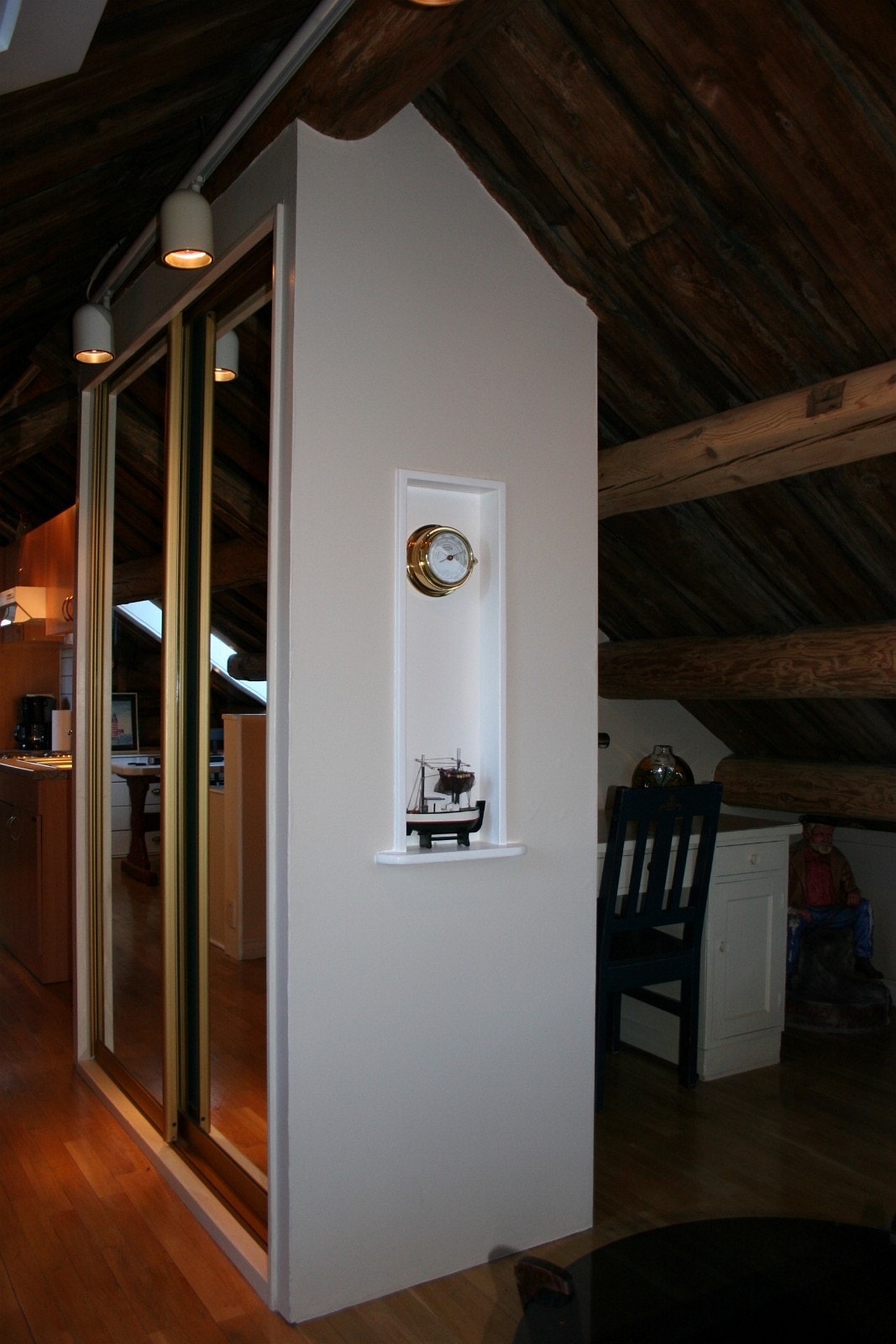 Stue / Garderobeskap Galleribilde