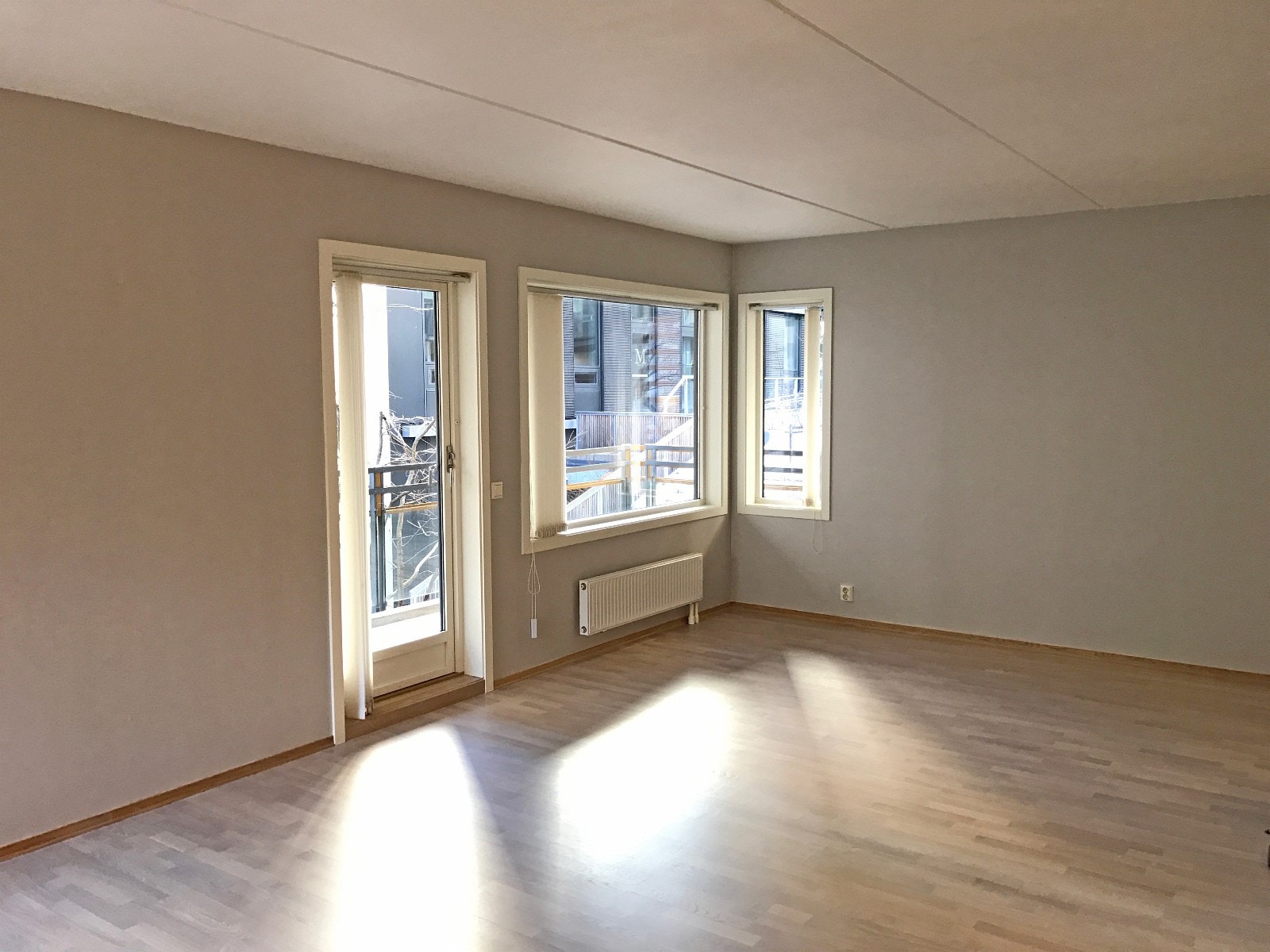 Stue med utgang til balkong Galleribilde