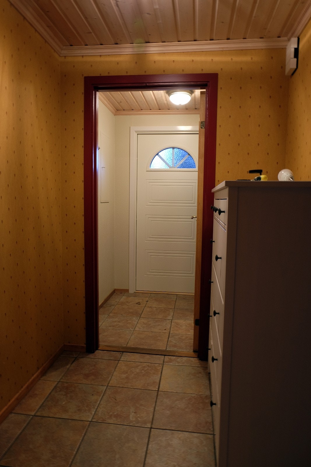 Gangen er romslig og har plass til komode eller liknende. Galleribilde