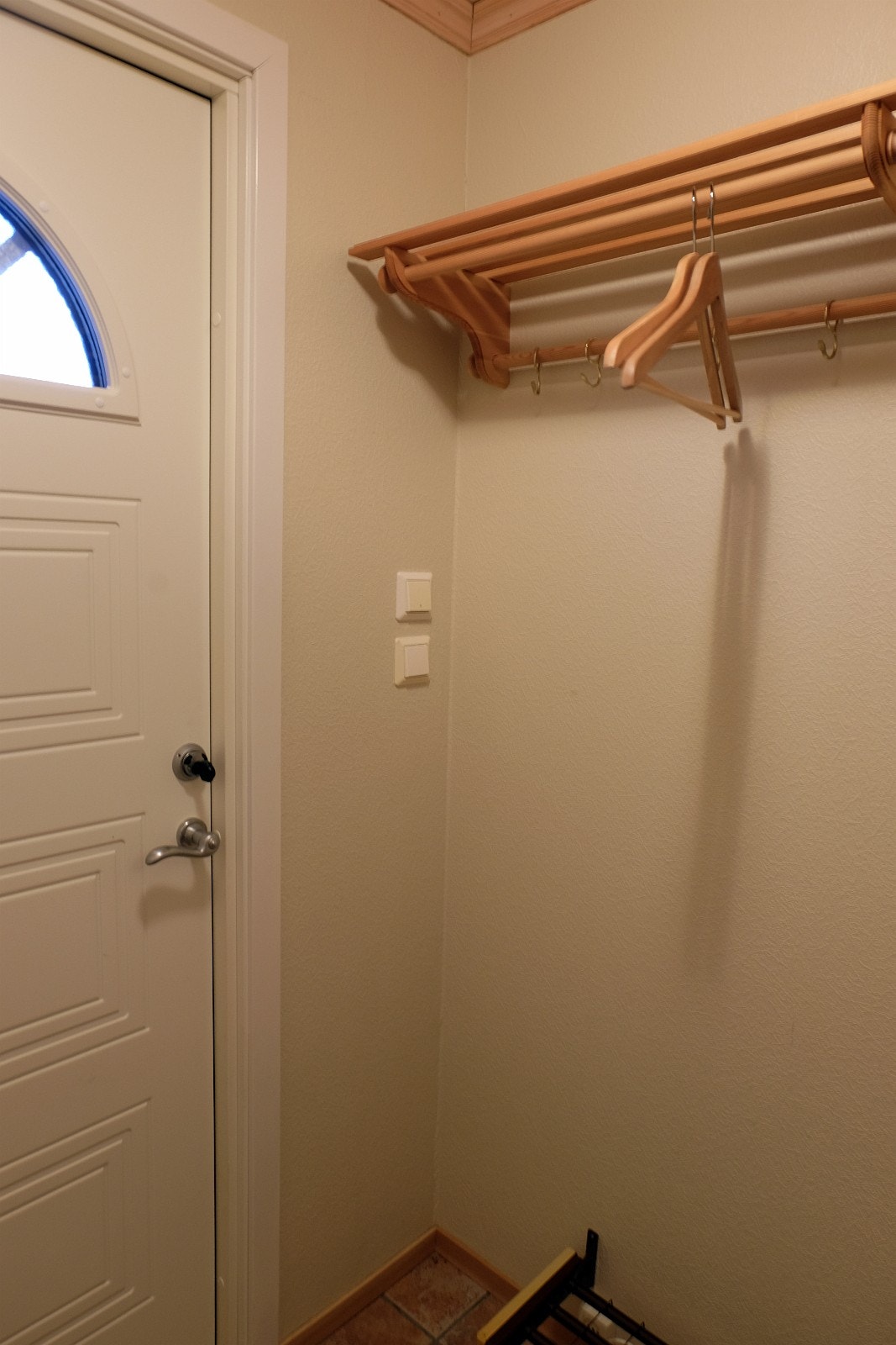 Entreen er nyoppusset og med varmekabler i gulv. Galleribilde