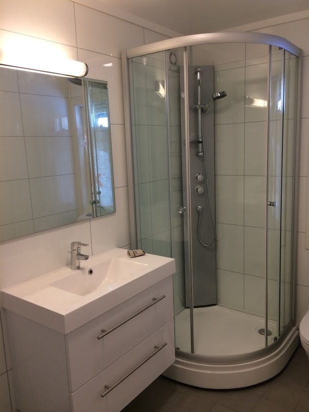 Hovedbad med opplegg for vaskemaskin Galleribilde