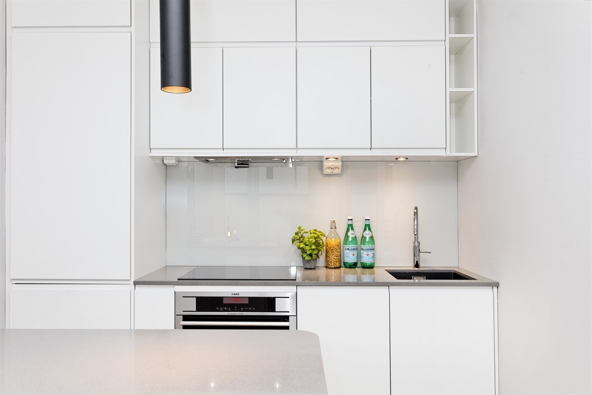 Eksklusiv Designs kjøkkeninnredning med integrerte hvitevarer i høy kvalitet Galleribilde