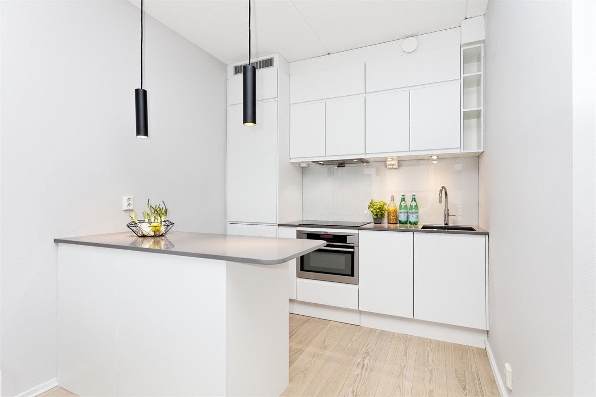 Eksklusiv Designa kjøkkeninnredning med integrerte hvitevarer i høy kvalitet Galleribilde