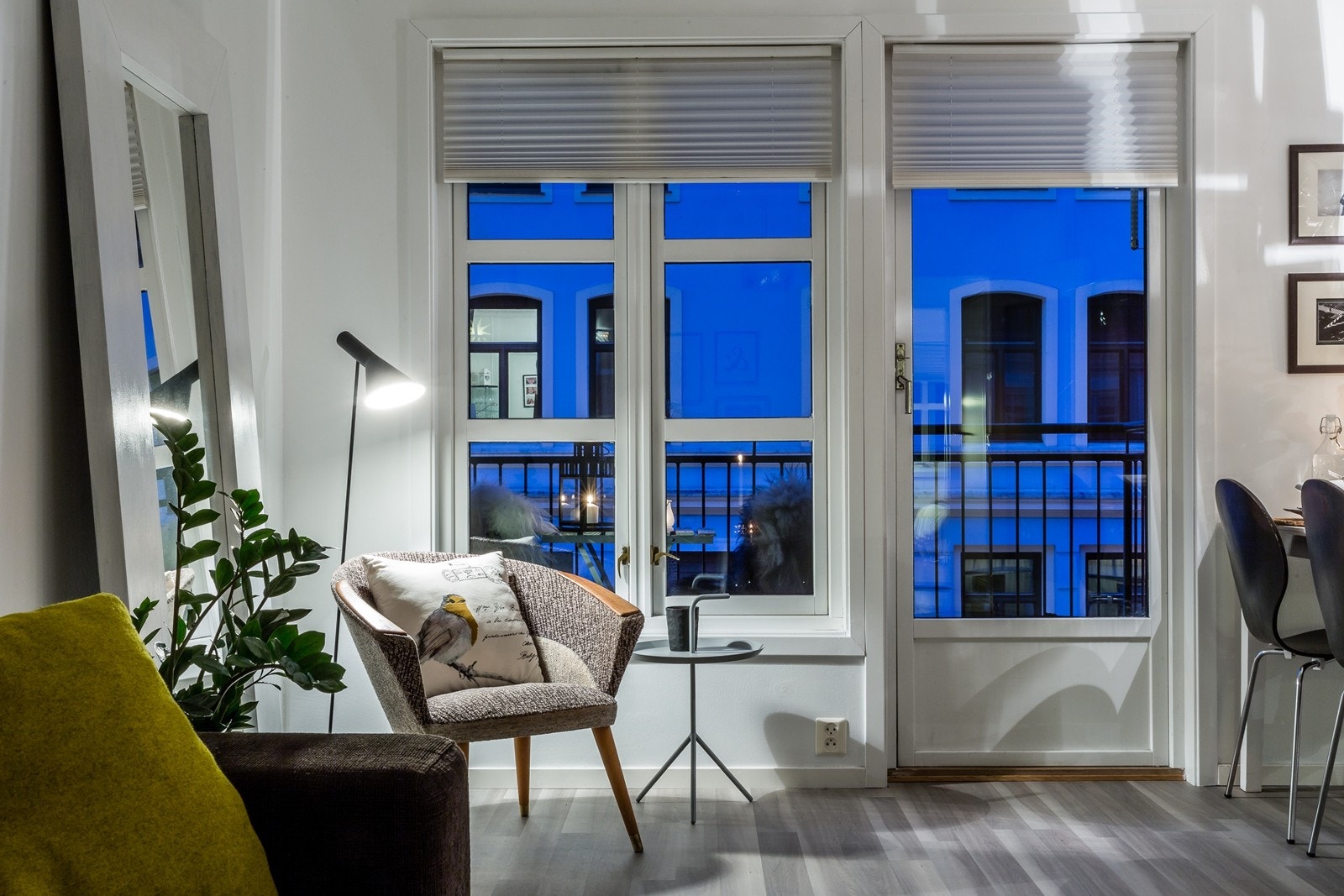 Kveldsstemning i stua i Hammergata 1. Galleribilde