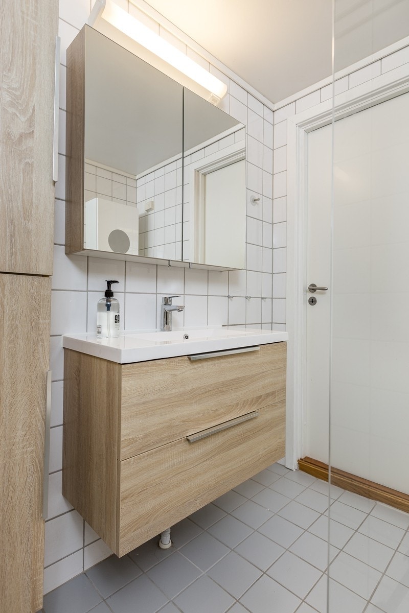 Baderom med nyere innredning. Galleribilde