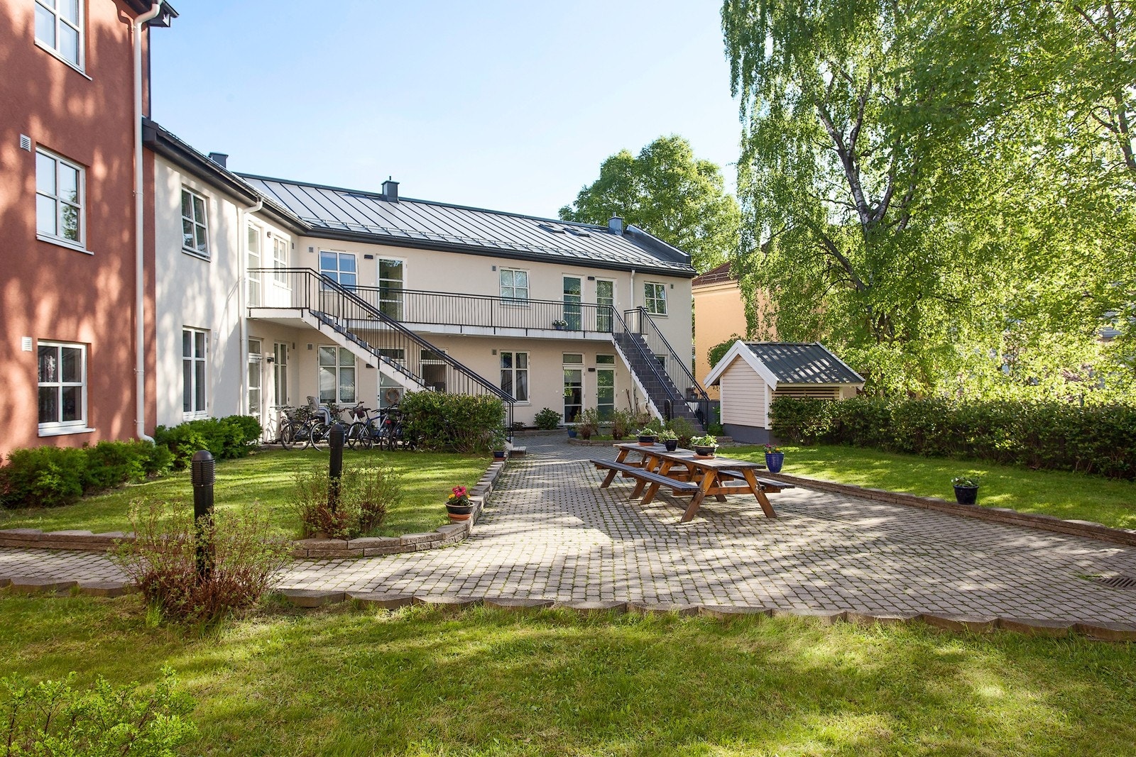 Bakgården er tilbaketrukket og perfekt for små barn og sosiale anledninger! Galleribilde