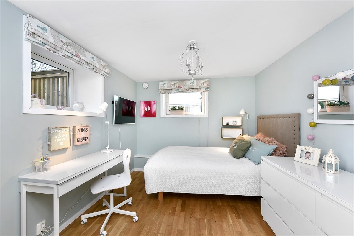 Soverom 4 i underetasjen i hoveddelen med plass for garderobeløsning. Galleribilde