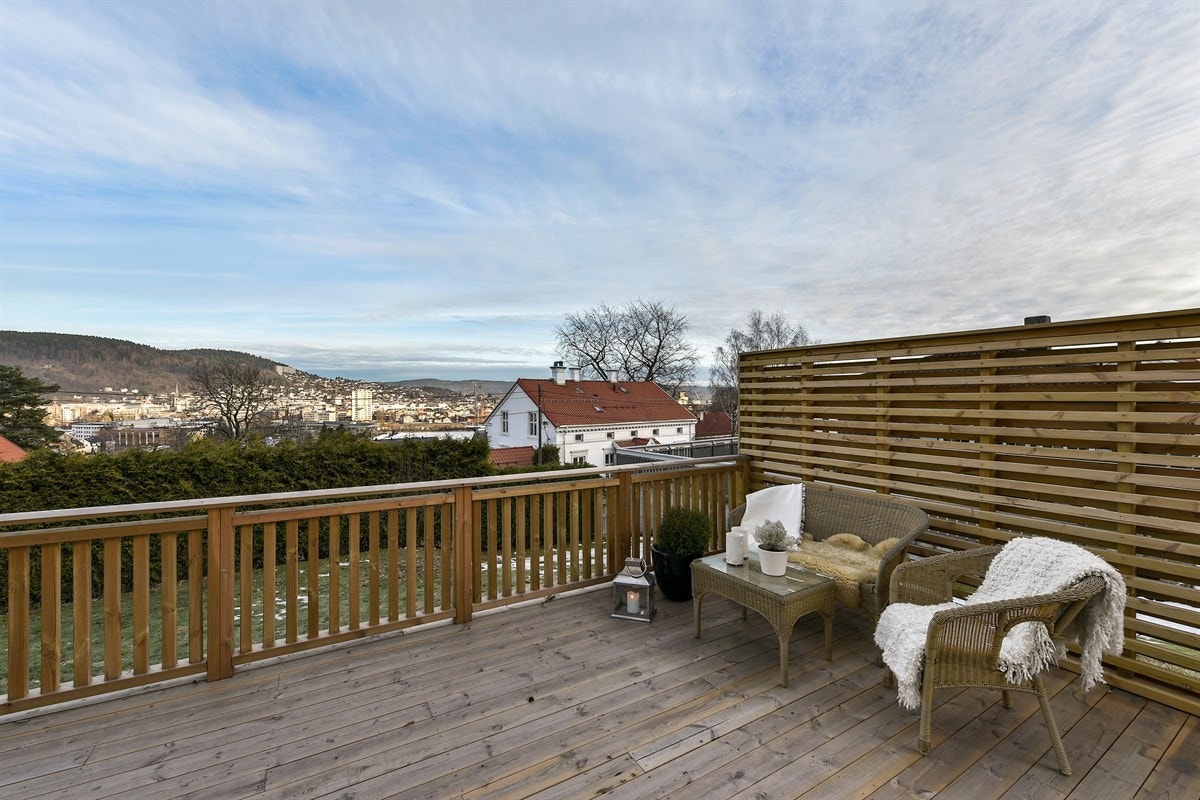 Her kan man nyte den flotte utsikten over Drammenby. Galleribilde