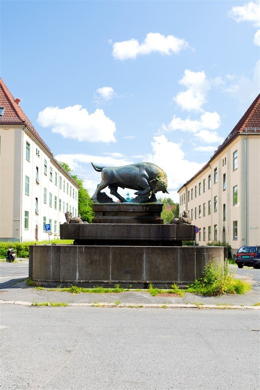 Velkjente Oksen på Hegermanns plass. Galleribilde