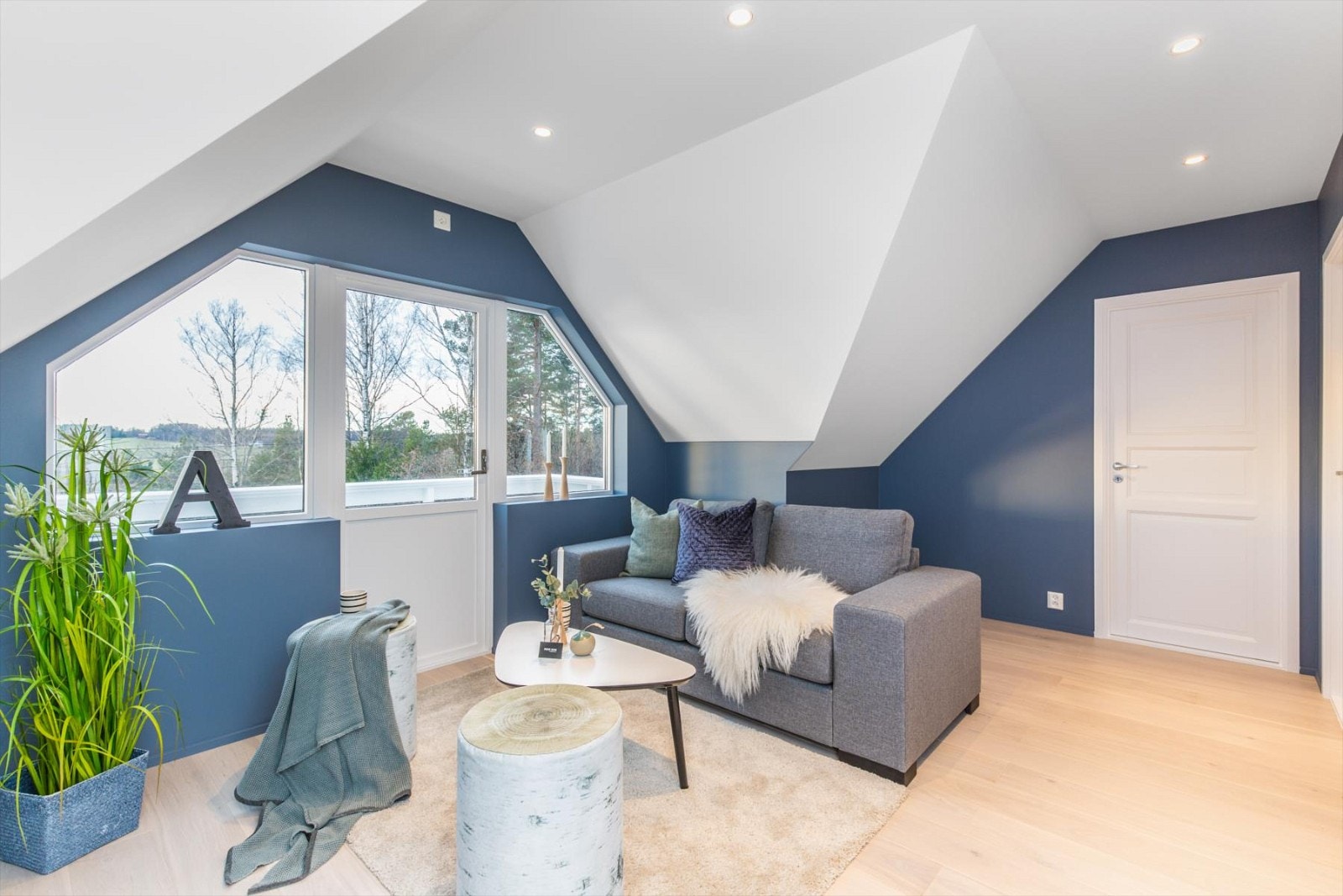 Flott fargevalg gir et moderne preg til rommet. Galleribilde