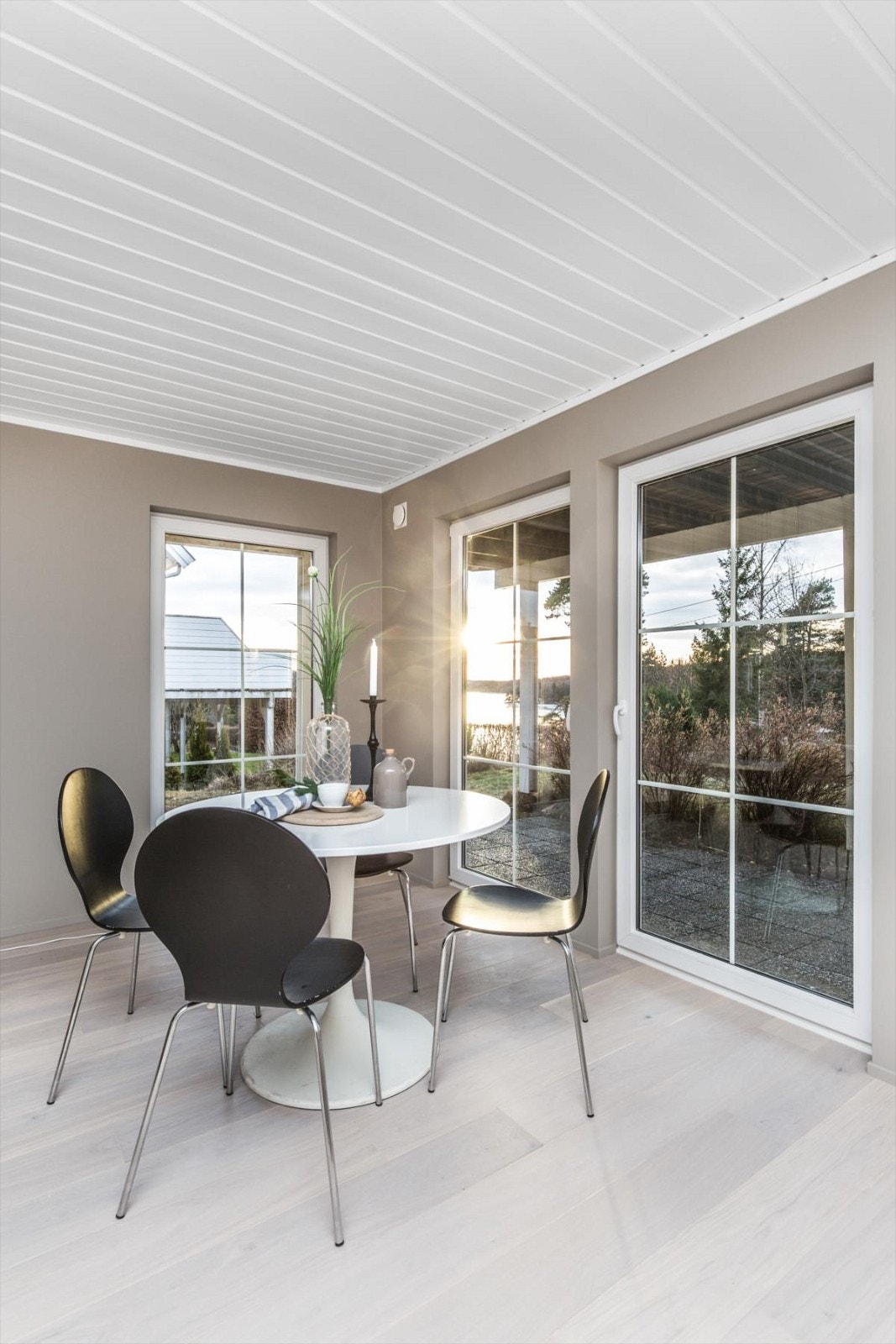 Disse gir adkomst til en flott og stor uteplass. Galleribilde