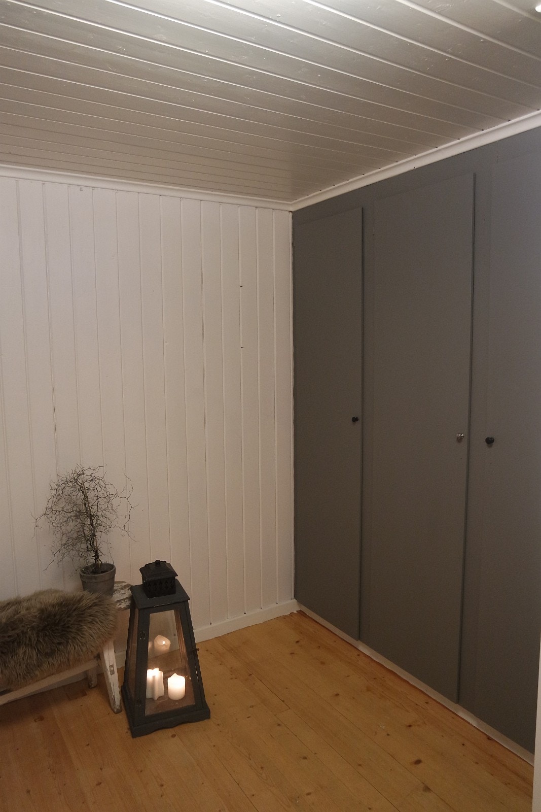 Garderobeskap Galleribilde