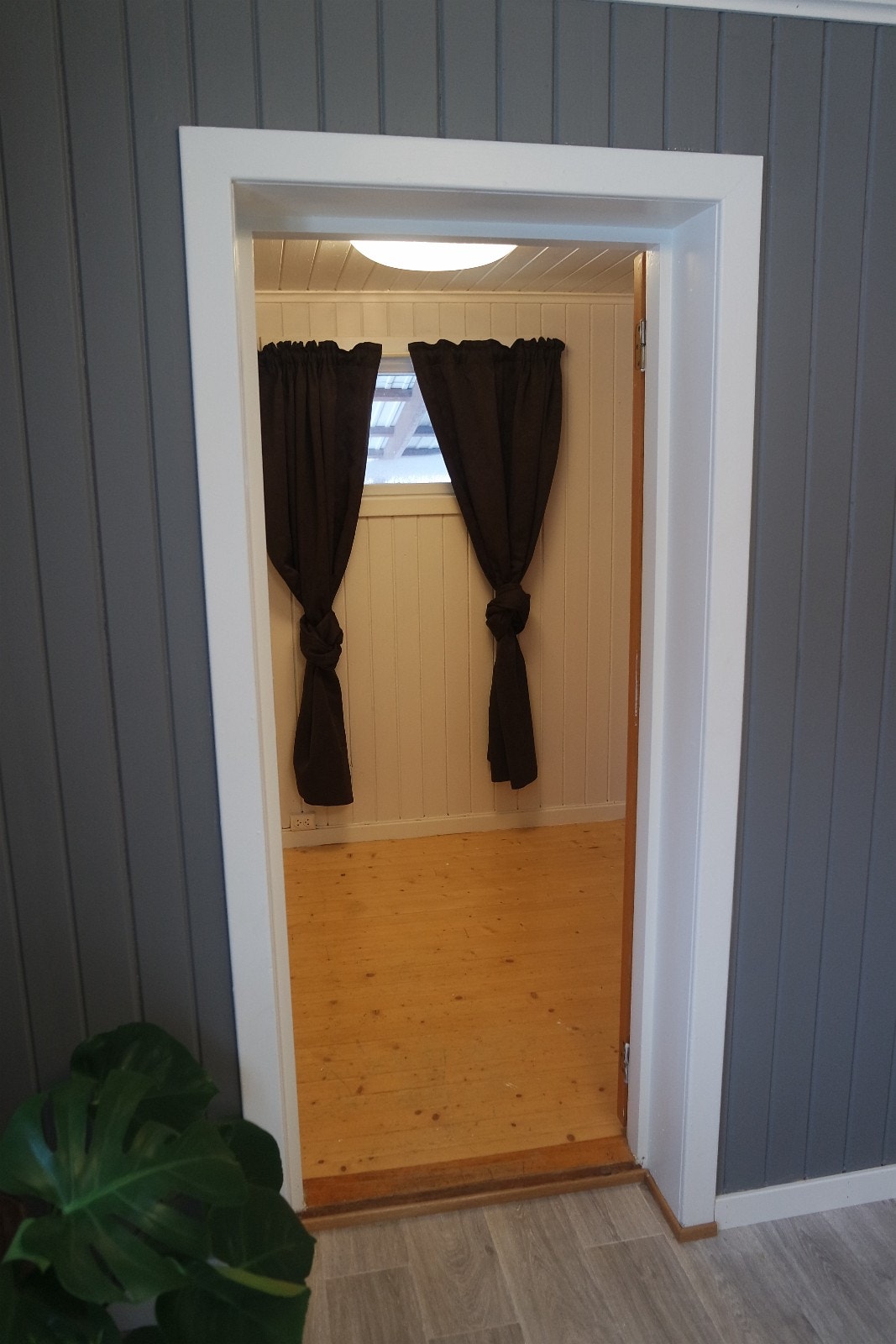 Soverom. Inn fra kjøkken. Galleribilde