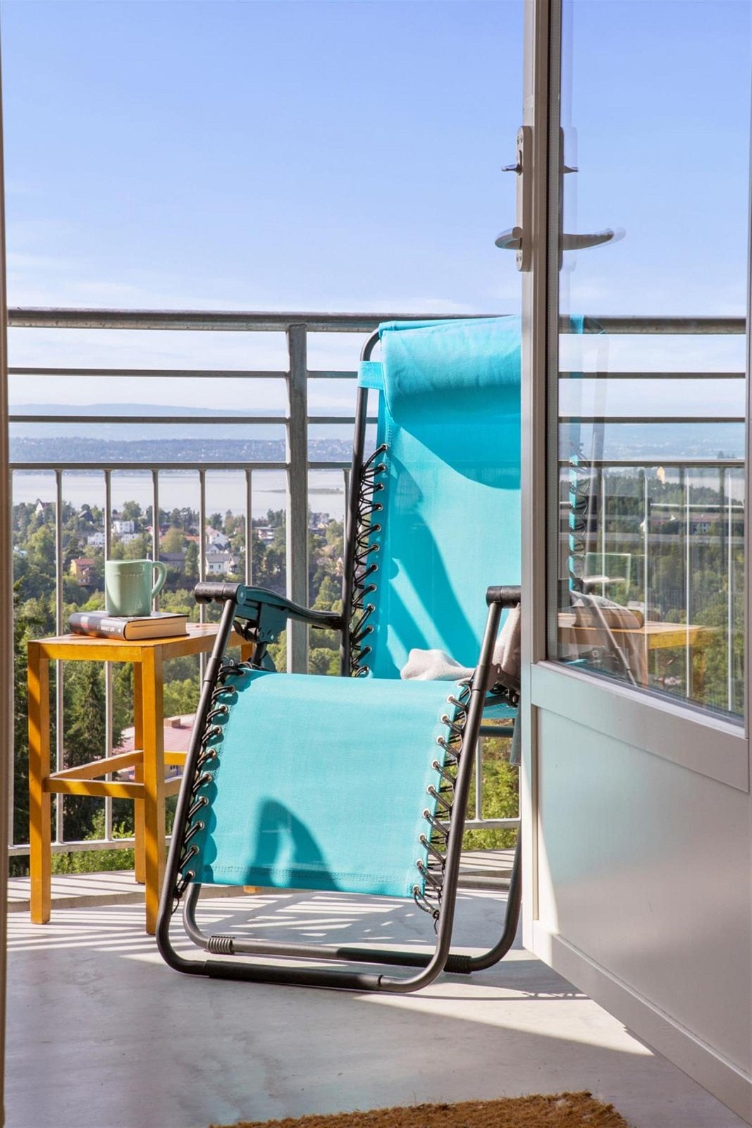 Solrik vestvendt balkong med fantastisk utsikt! Galleribilde