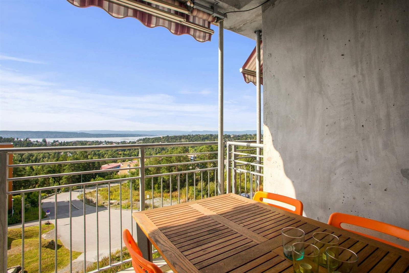 Her kan man nyte kveldssolen mens man ser ut over indre Oslofjord Galleribilde