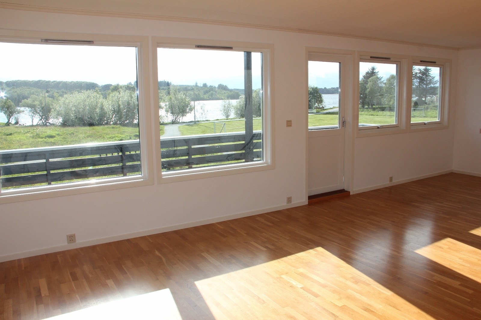 Breathtaking view from main living room Galleribilde