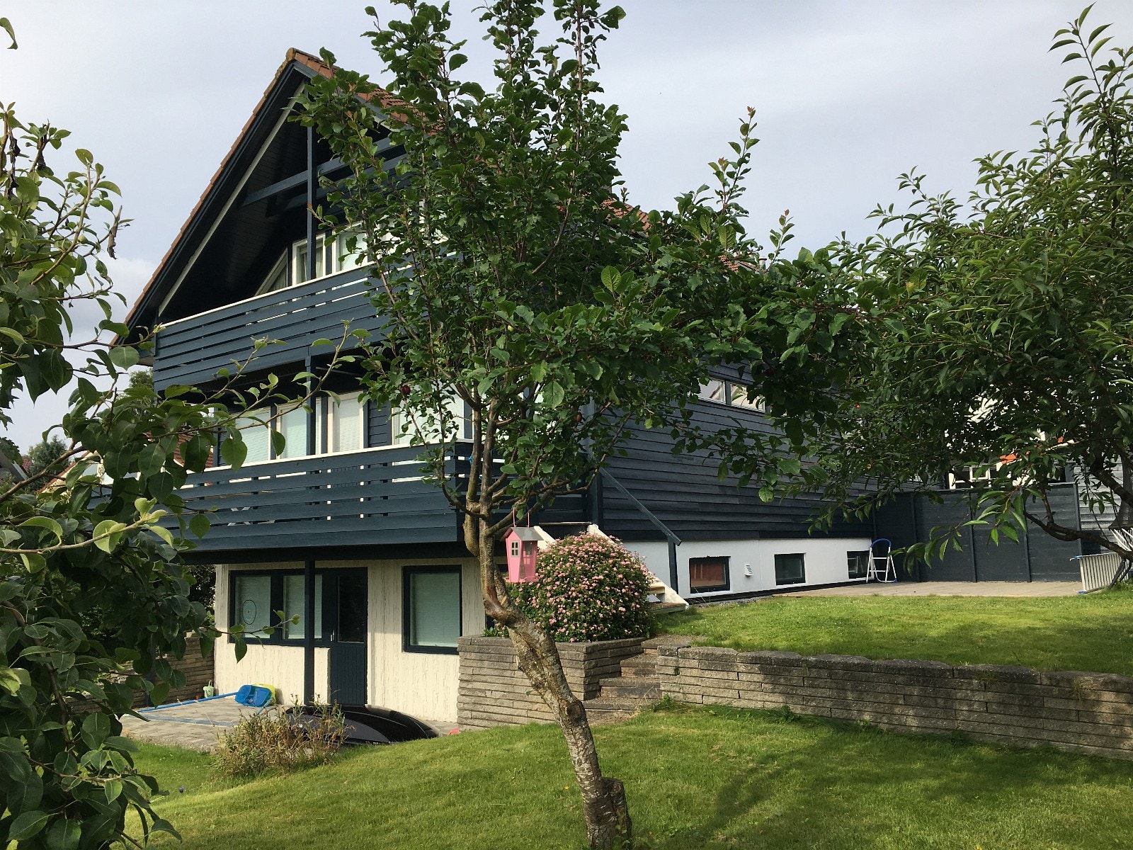 Large house seen from garden and recreational area in front of the house Galleribilde