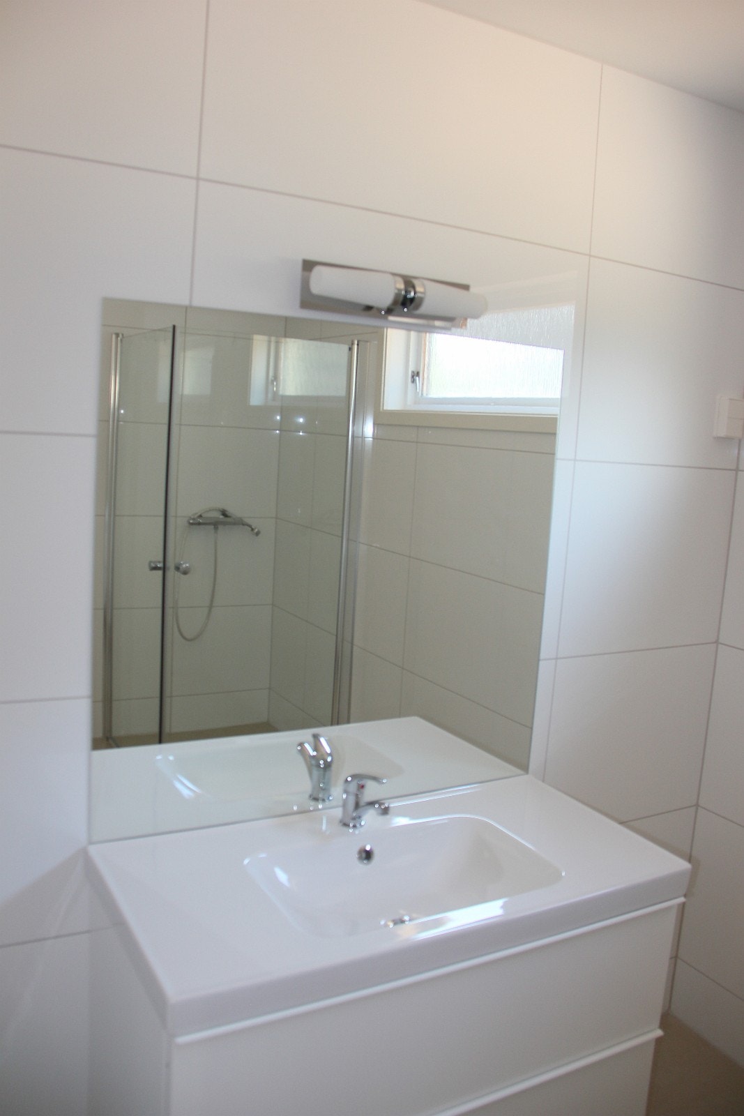 Spacious bathroom ground floor with heated floor Galleribilde