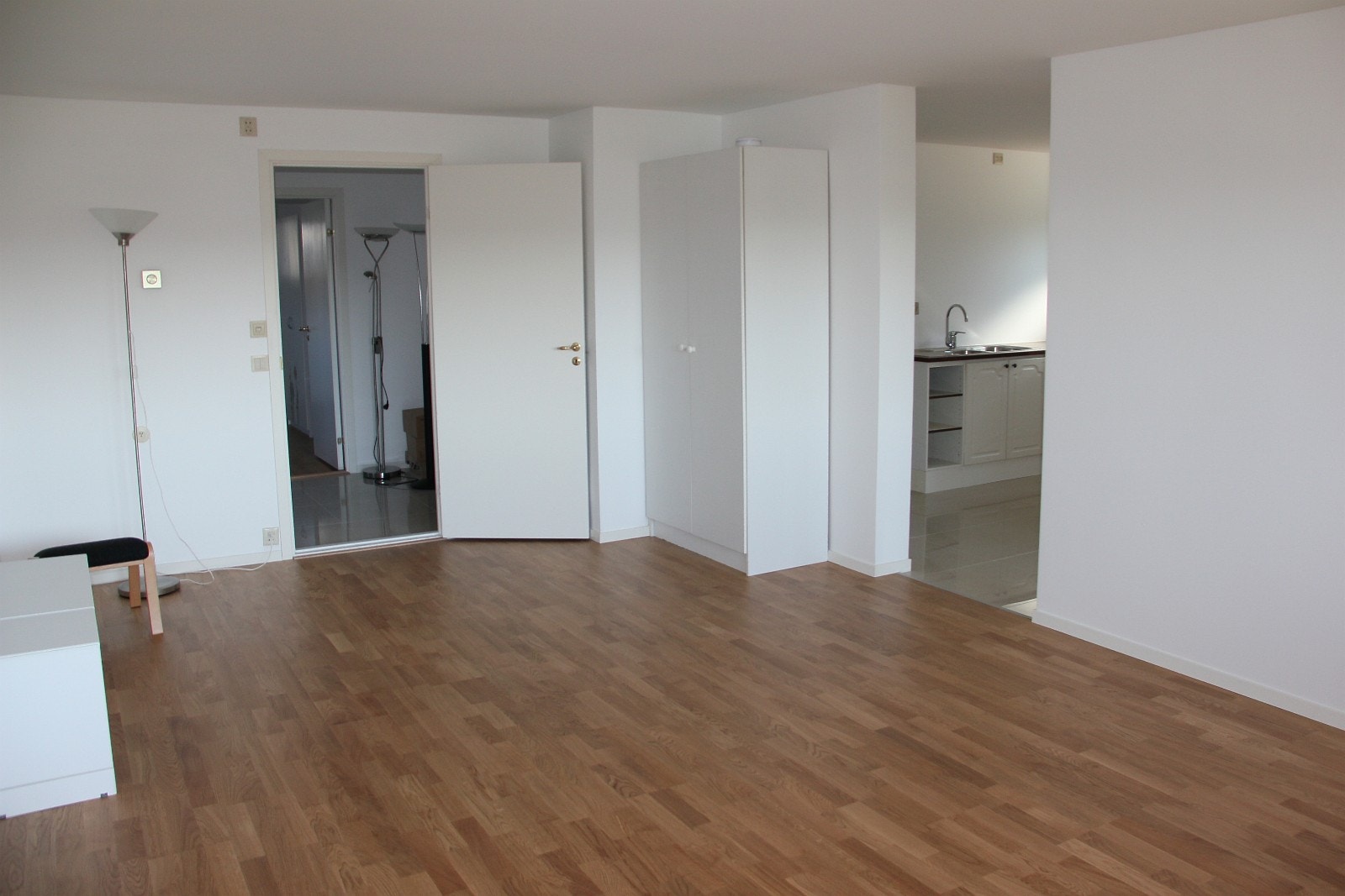 Living room ground floor towards kitchen and hallway Galleribilde