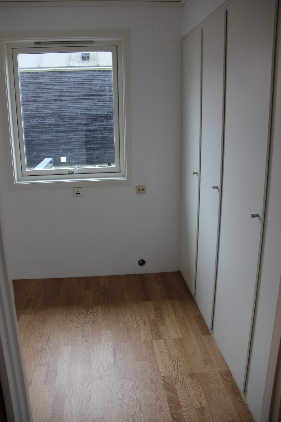 Bedroom 7 or office main floor. One wall with closets Galleribilde