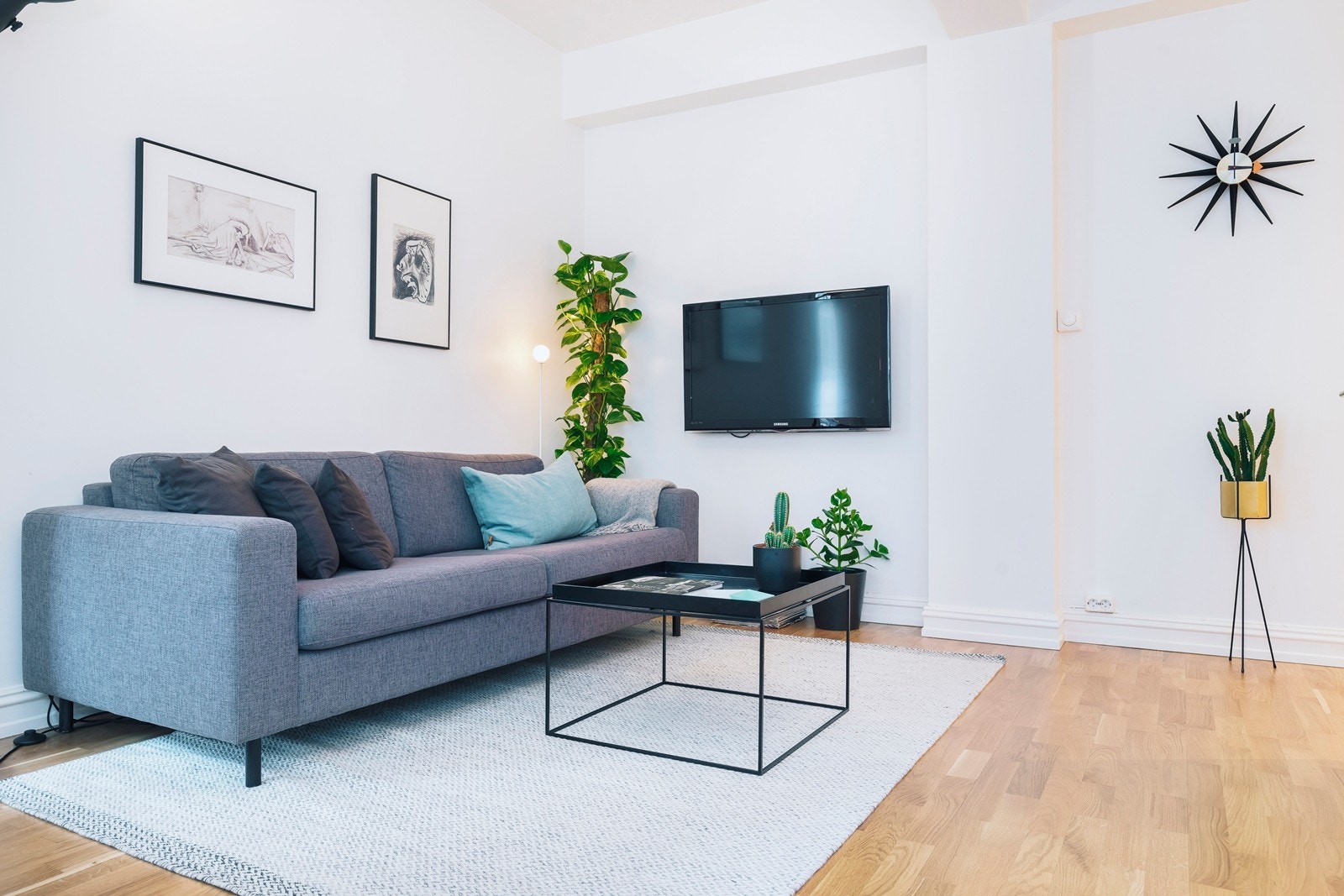 Borettslaget er tilknyttet GET som leverandør av Kabel-tv, og betjenes gjennom fellesutgiftene. Galleribilde