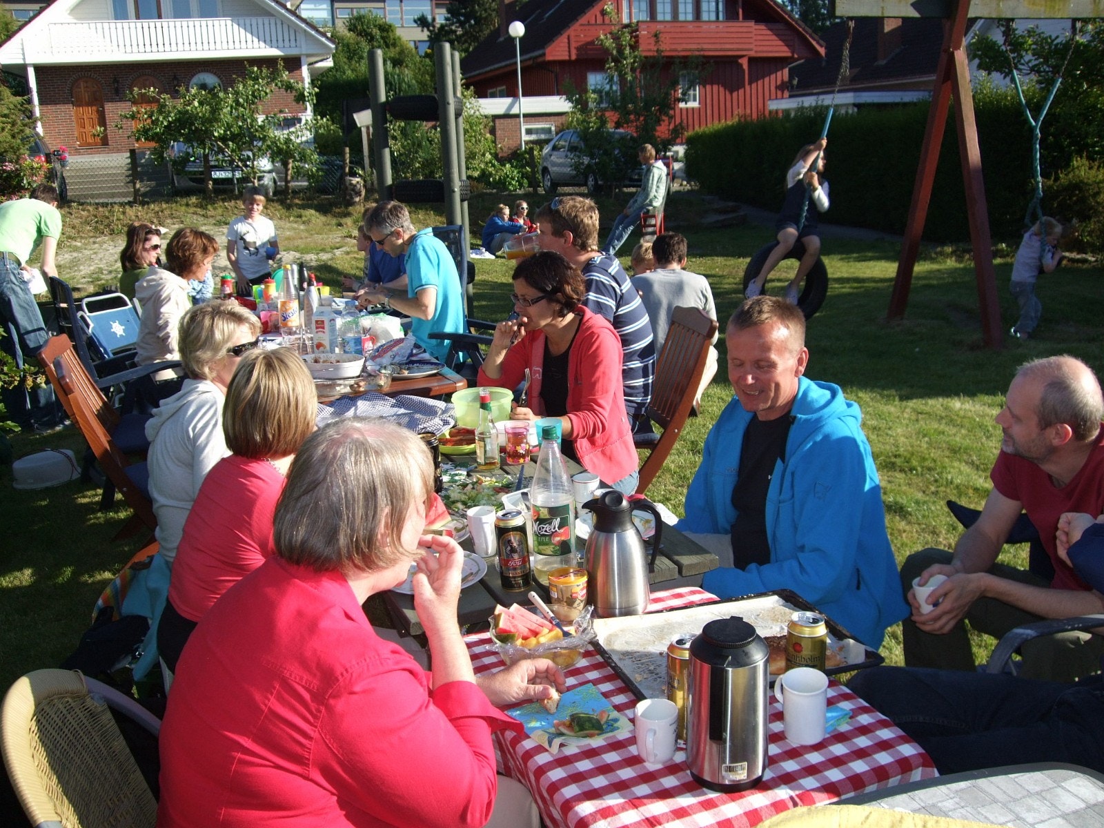 Neighbourhood gathering every mid summer night Galleribilde