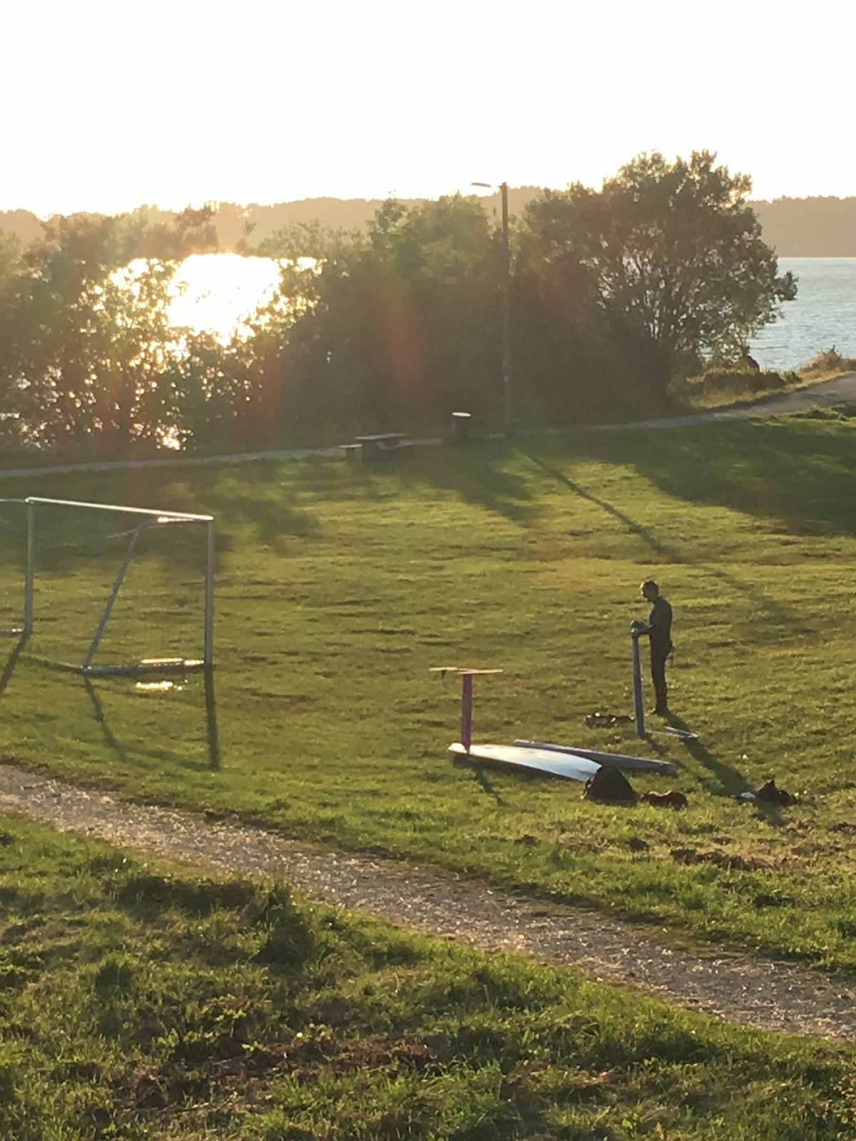Previous tenant after windsurfing on the lake in front of the house Galleribilde