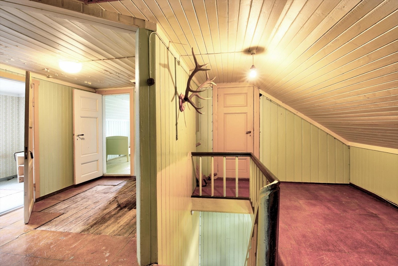 Gang/trapperom i 2. etasje. Galleribilde