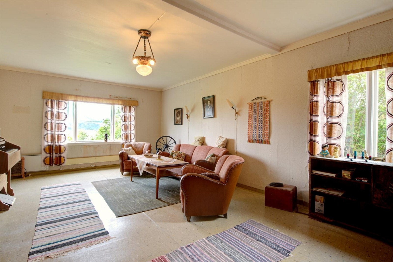 Huset har 2 stuer, begge med flott sørvendt utsikt. Galleribilde